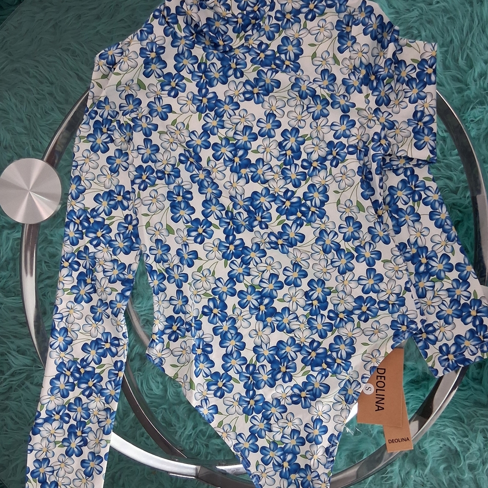 Blue Floral Women's Top (Bodysuit). Size Medium.